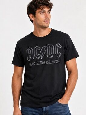 AC/DC Back in Black Graphic Band T-Shirt Black Cotton Size M
